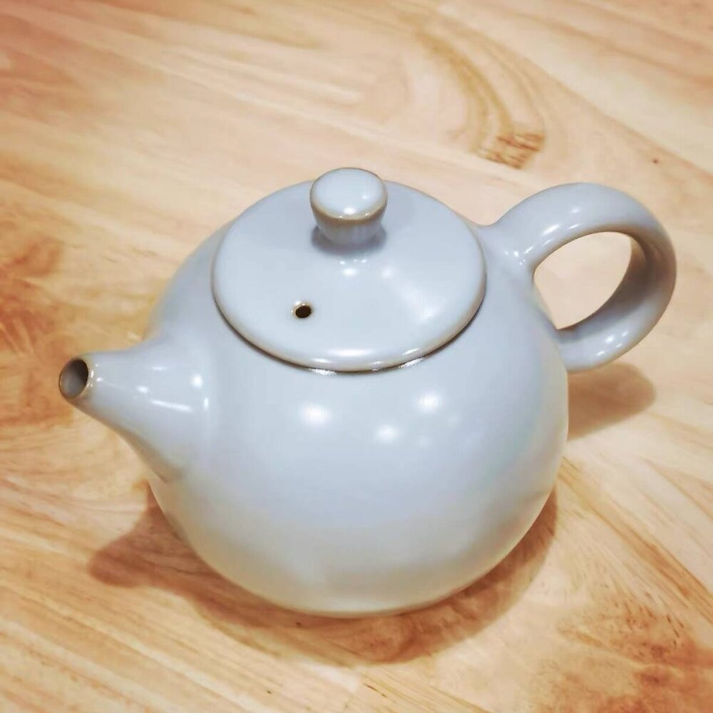 Simple Ceramic Teapot – Clean Look
